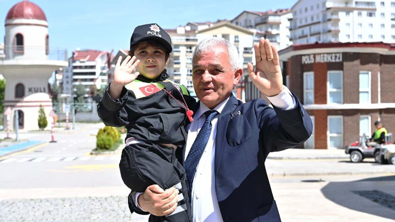 Veli Gündüz Şahin Miniklerle Bir Araya Geldi