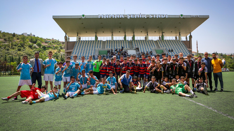Mamak'ta Okullar Arası Futbol Turnuvası