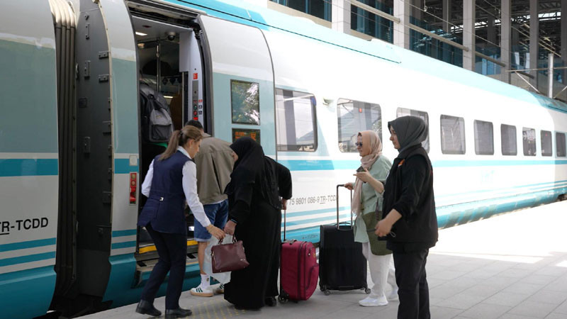 Emeklilerin de Tercihi Yüksek Hızlı Tren (YHT) Oldu