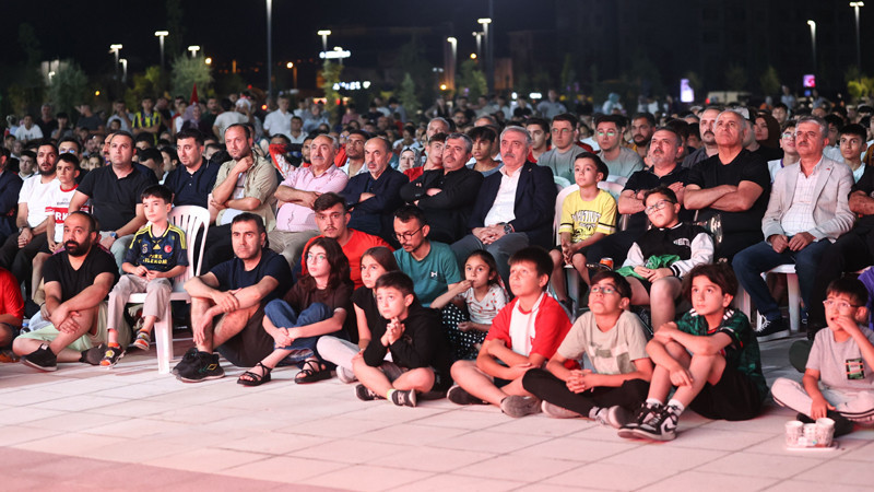 Sincan'da Türkiye-Çekya Maçı Dev Ekranda İzlendi