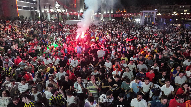 Keçiörenliler Milli Takımın Galibiyetini Doyasıya Kutladılar