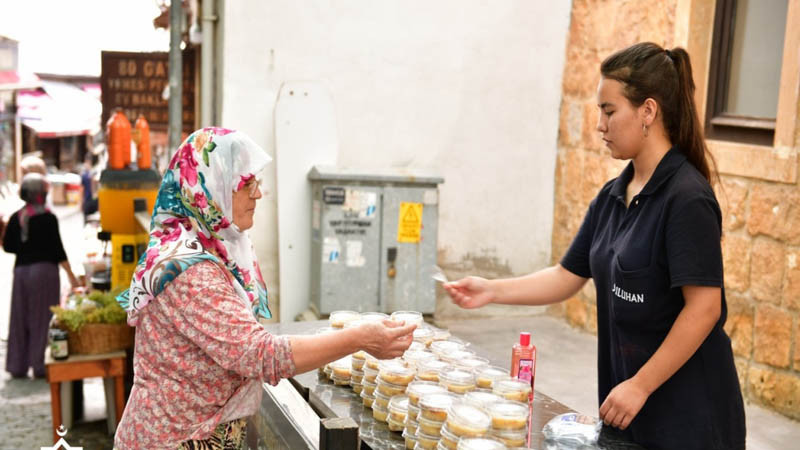 Beypazarı Belediyesi'nden Aşure Dağıtımı