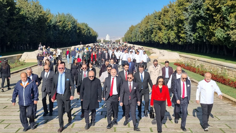 Ankaralı Turizmciler Ata'nun Huzuruna Çıktılar