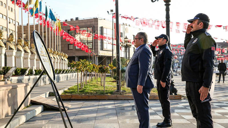 Keçiören, Özlemle Ata'sını Andı