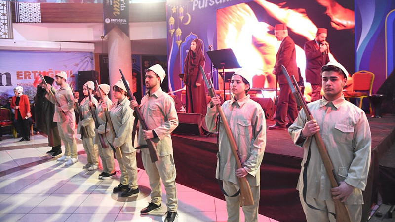 Pursaklar'da İstiklal Oyunu Vatandaşlarla Buluştu