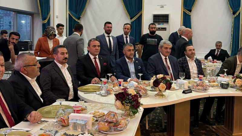 Etimesgut'ta MHP'den Esnaf ve İş İnsanlarına İftar