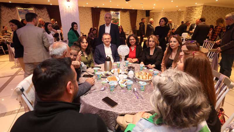 Yenimahalle Belediyesi'nden Muhtarlara İftar Yemeği