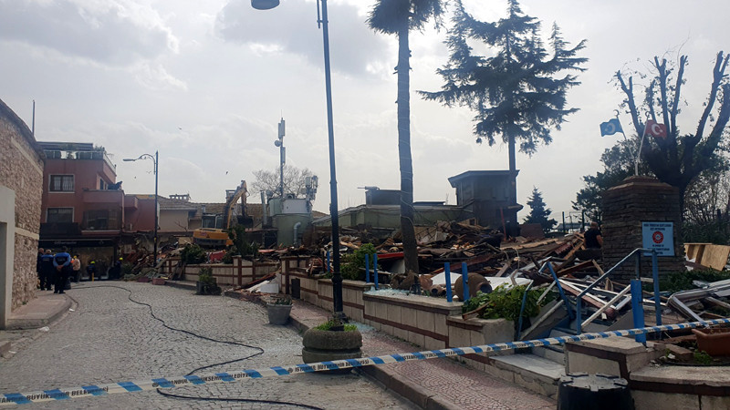 Sultanahmet Meydanı'ndaki Kaçak Yapı Kaldırıldı