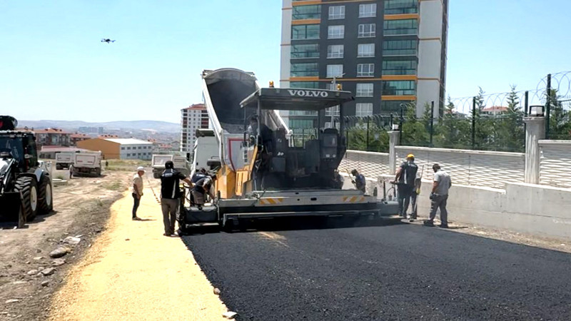Sincan Belediyesi'nin Asfalt Çalışmaları Devam Ediyor