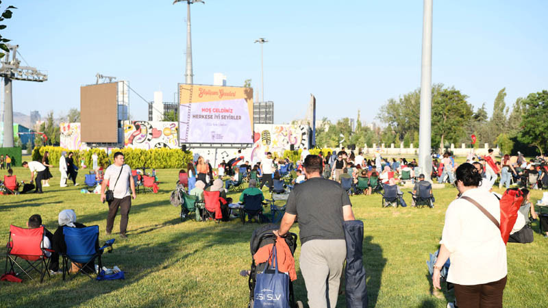 Yıldızların Altında Yeşilçam Geceleri Başladı