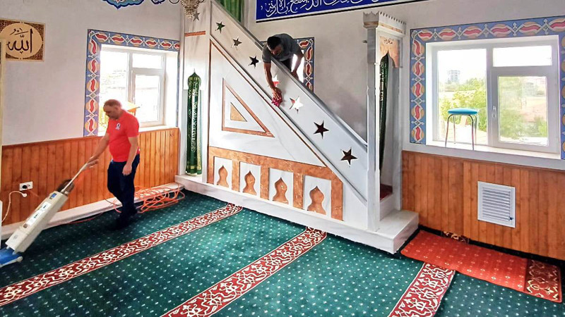 Pursaklar Belediyesi Cami ve Mescitleri Temizliyor