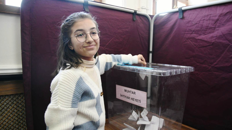 Mamak'ta Gençler ve Çocuklar Sandığa Gittiler