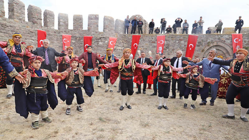 Ankara Kalesi'nde Bayrak Çekme Töreni