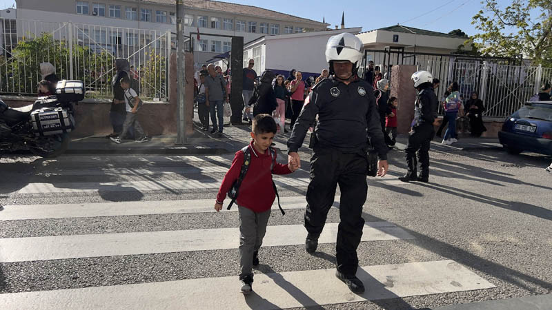 Keçiören Zabıtası Okul Önlerinde Güvenliği Sağlıyor
