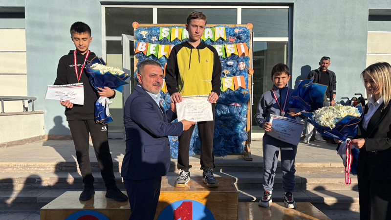 Sincan Yenikent Havuzunda Heyecanlı Yarış