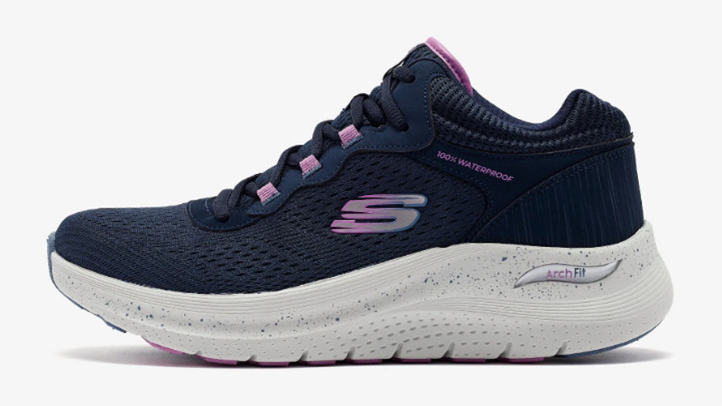 Şehir Hayatının Temposuna Ayak Uyduran Dayanıklı Günlük Ayakkabılar