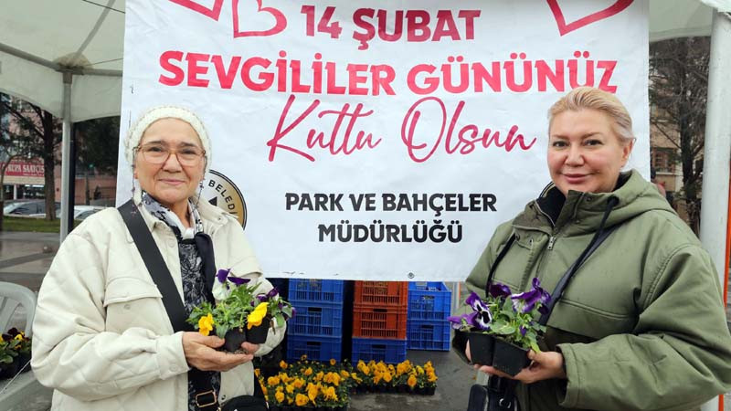 Yenimahalle'de Sevgililer Günü Doyasıya Kutlandı