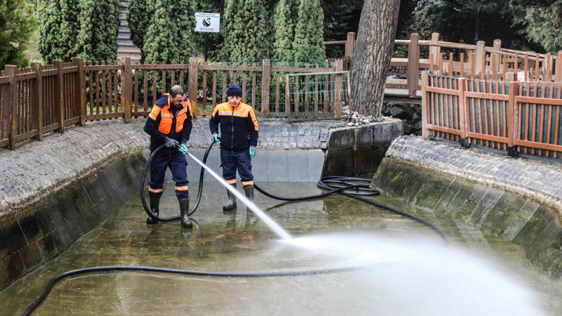 Kuğulupark'ta Buharlı Temizlik Yapıldı