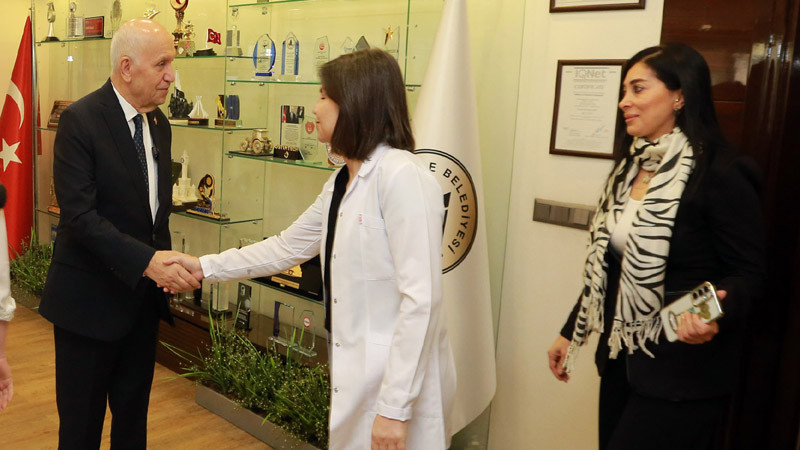 Fethi Yaşar Sağlık Çalışanlarının Tıp Bayramını Kutladı