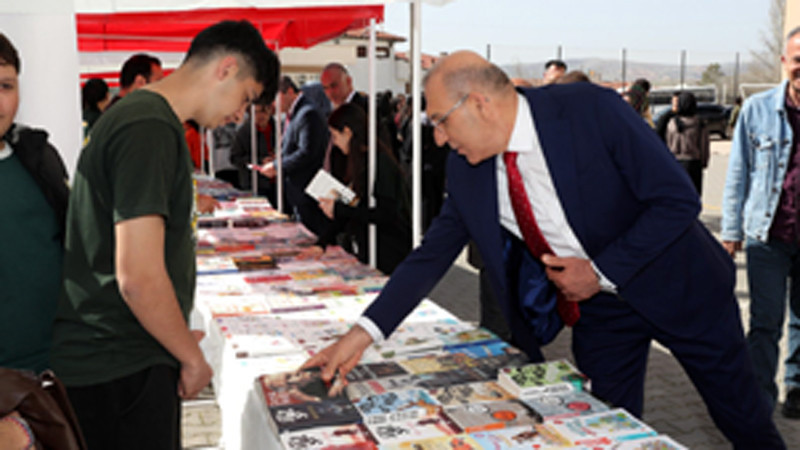 Ayaş'ta Kitap Fuarı Heyecanı Yaşandı