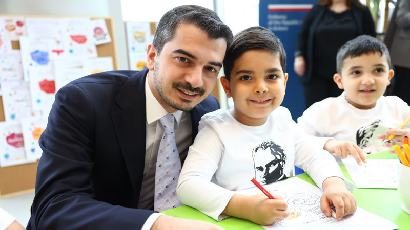 Hüseyin Can Güner'den Çocuklar İçin Barış Çağrısı