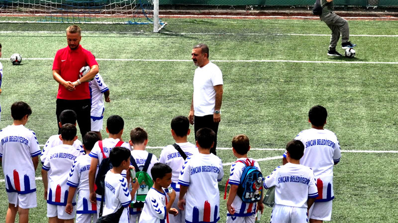 Murat Ercan'da Yaz Futbol Okulu'na Ziyaret