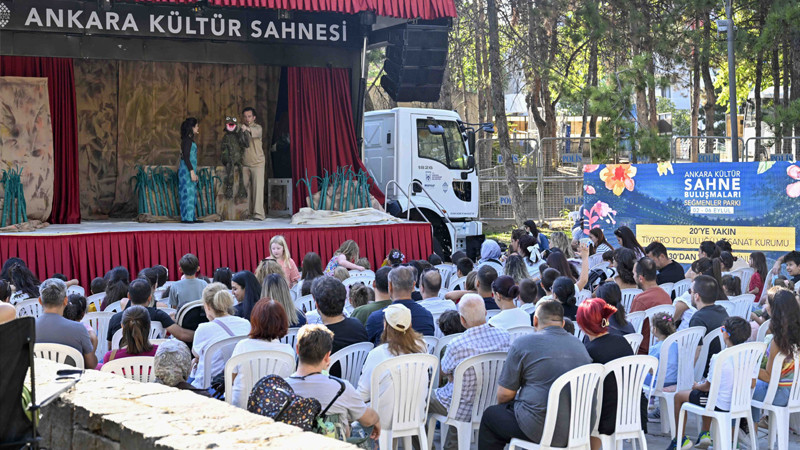Seğmenler Parkı Kültür ve Sanatın Adresi Oldu